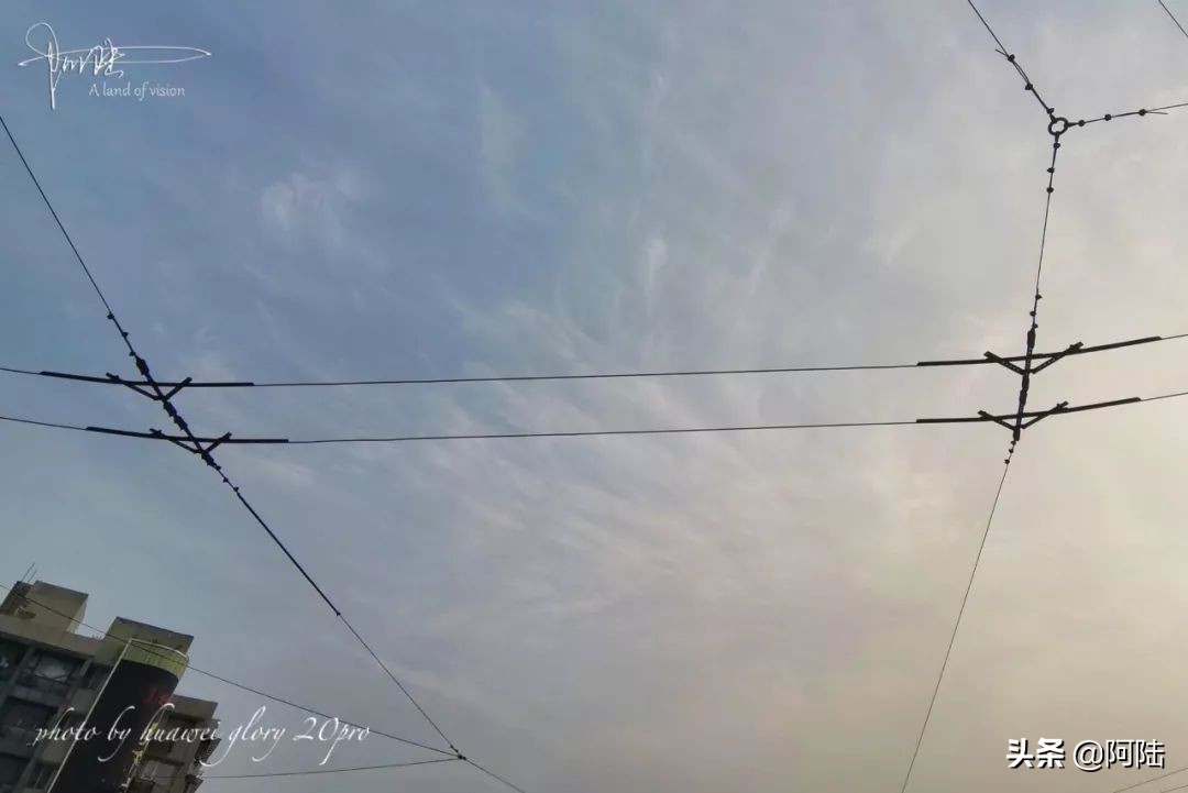 杭州还有带辫子的电车吗,杭州街上电线