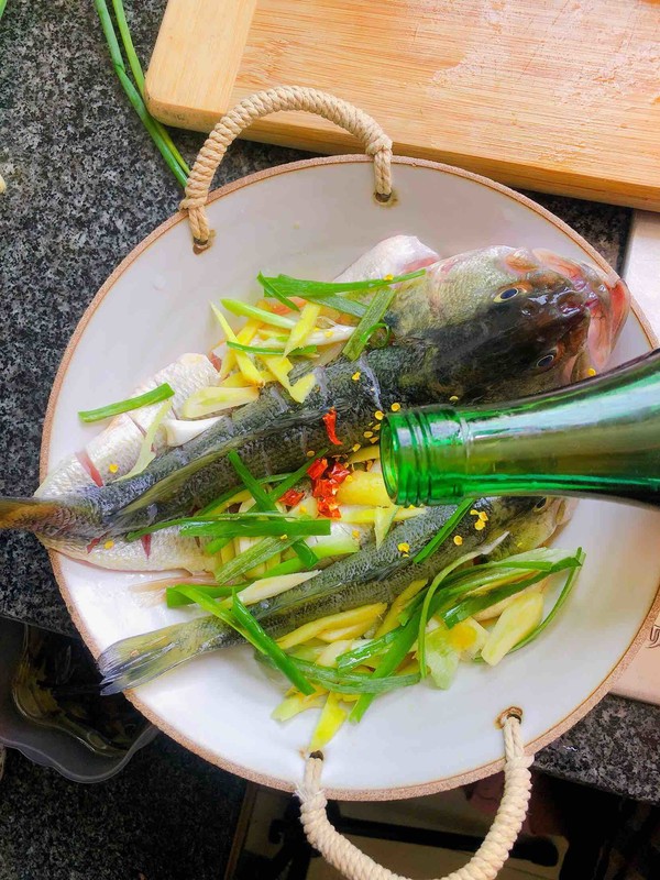 蒸鱼豉油蒸鲈鱼的做法,豉汁蒸鲈鱼的正确做法