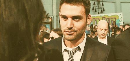 女生对你忽冷忽热怎么回事,女生对你忽冷忽热是为什么