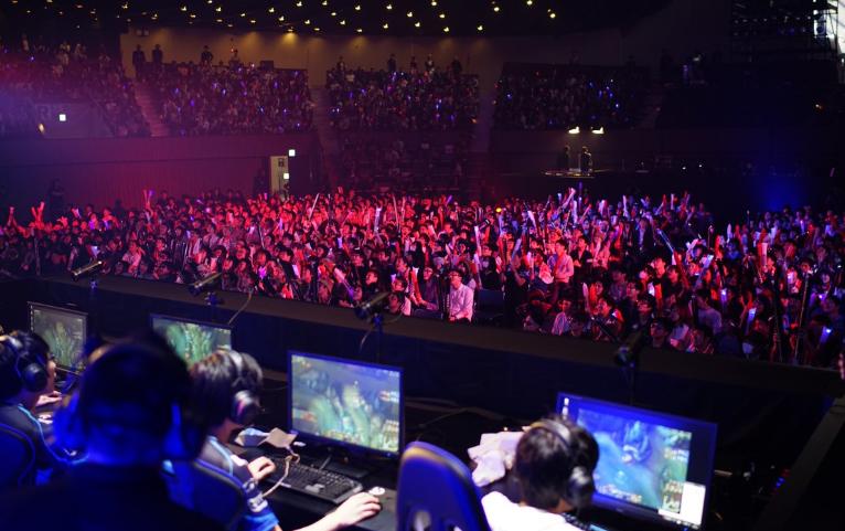 lol日服在线人数,LOL日服赛季结束了吗