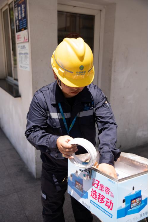 致敬高温天气下拼命工作的人,致敬在高温天气下工作的人