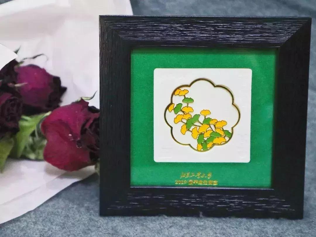 高校定制17000枚戒指送毕业生,硬核大学开学送戒指