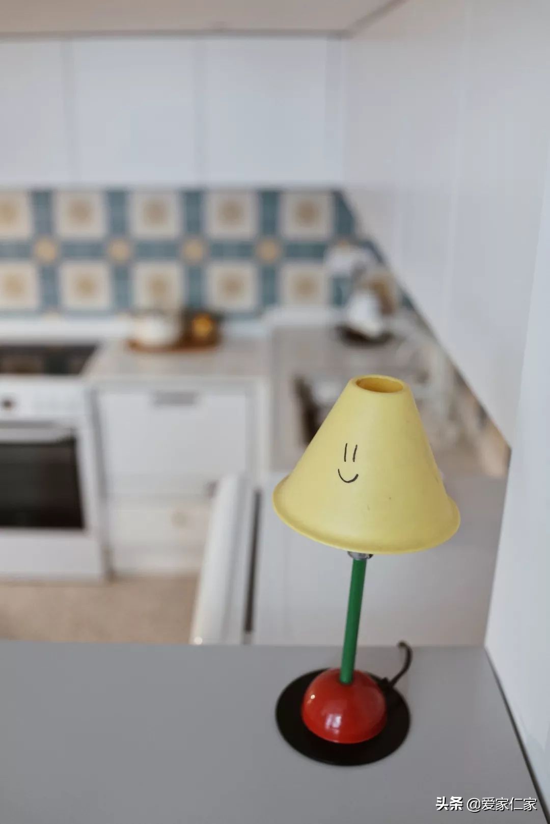 她买下32㎡上海老旧学区房，为女儿打造小桃园，还有超舒适大庭院