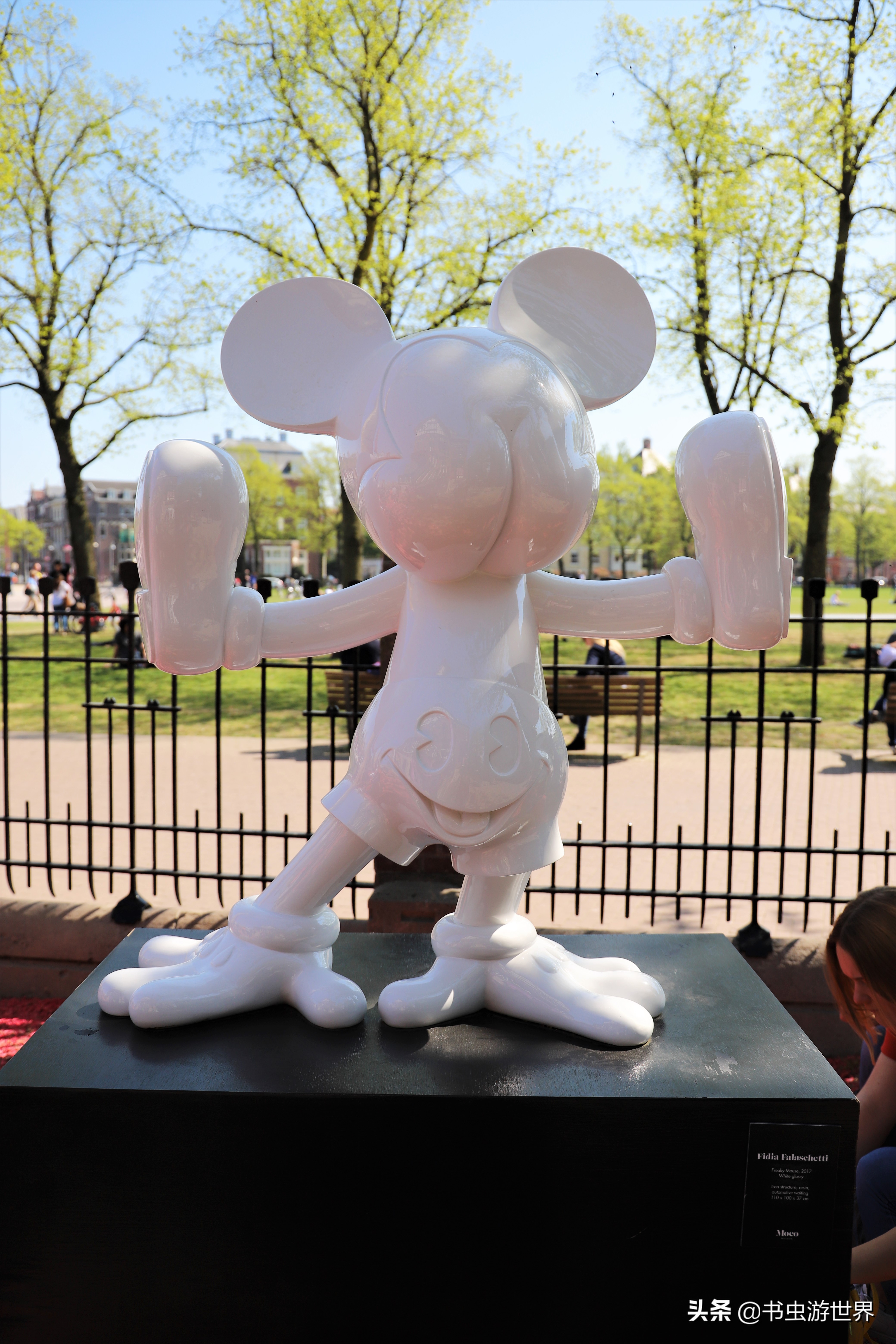 虚拟考古、气球女孩、波点女王:Moco的现当代艺术你能看懂几个?