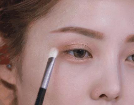 眼妆上妆显脏怎么办,眼妆涂法技巧