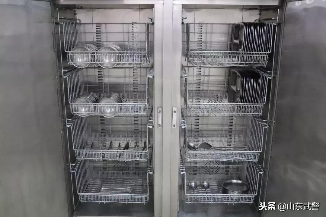 兵哥哥收纳衣服的整理箱,上班族家庭收纳小妙招