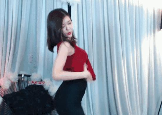 和男朋友约会吊带裙,和男朋友热恋时期穿吊带裙子