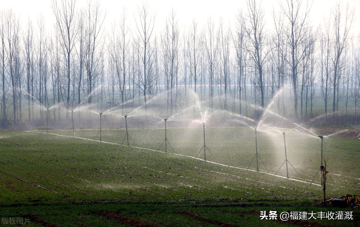 智能灌溉地埋伸缩喷头,大型摇臂喷头360度旋转灌溉