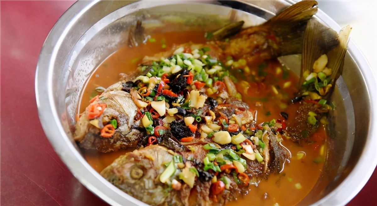 买鲫鱼和鲤鱼有什么区别,买鲫鱼大的好还是小的好