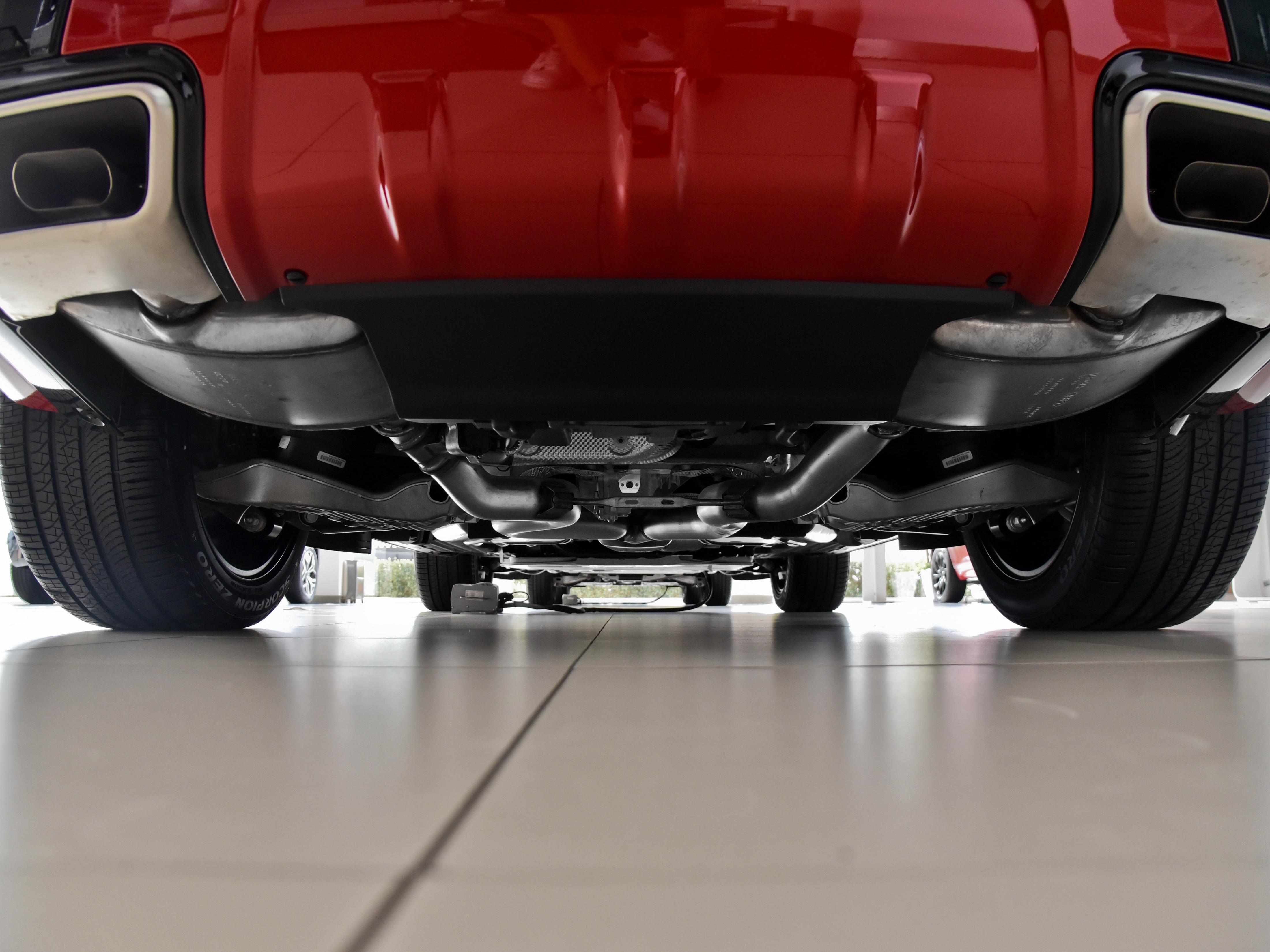 路虎揽胜长轴七座suv测评,带低速四驱的suv排名