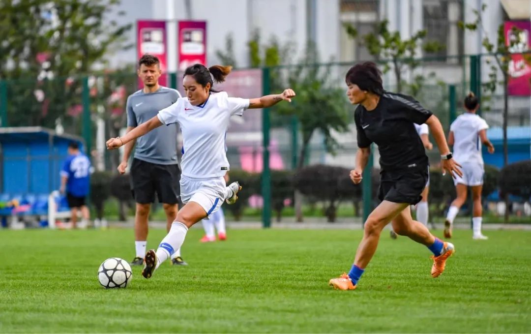 郎平女足,上海女足功勋教练