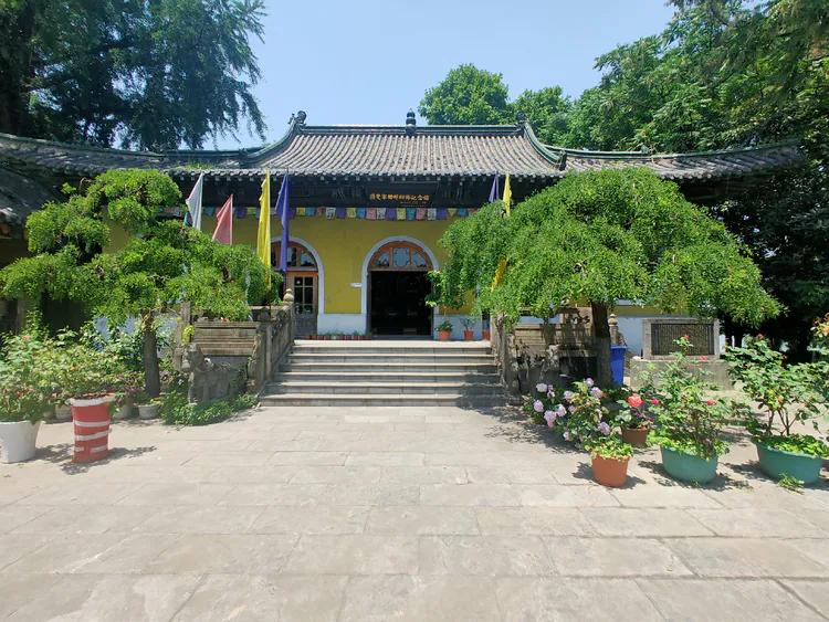 曾作为禁地，与外界隔绝二百六十多年的“玄武湖”，今日锣鼓喧天