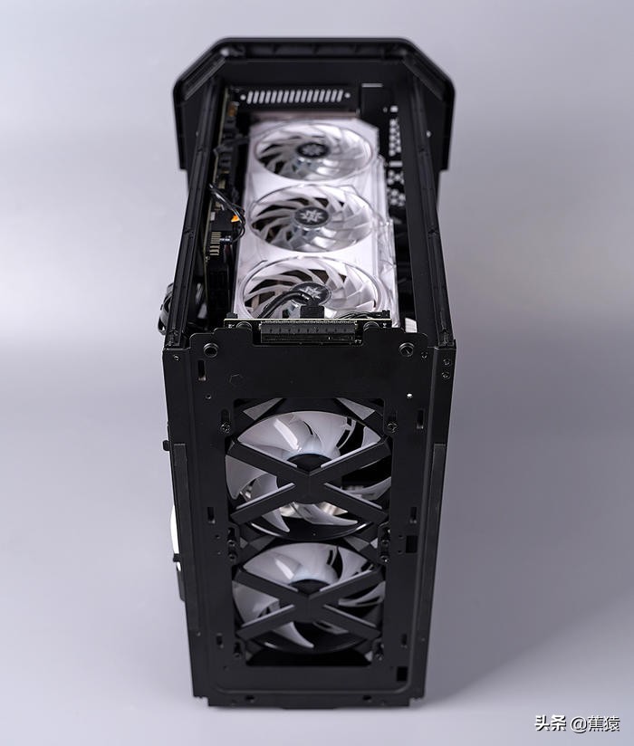安钛克CUBEDRAK装机展示,11700+ROGB560-G+3080TI