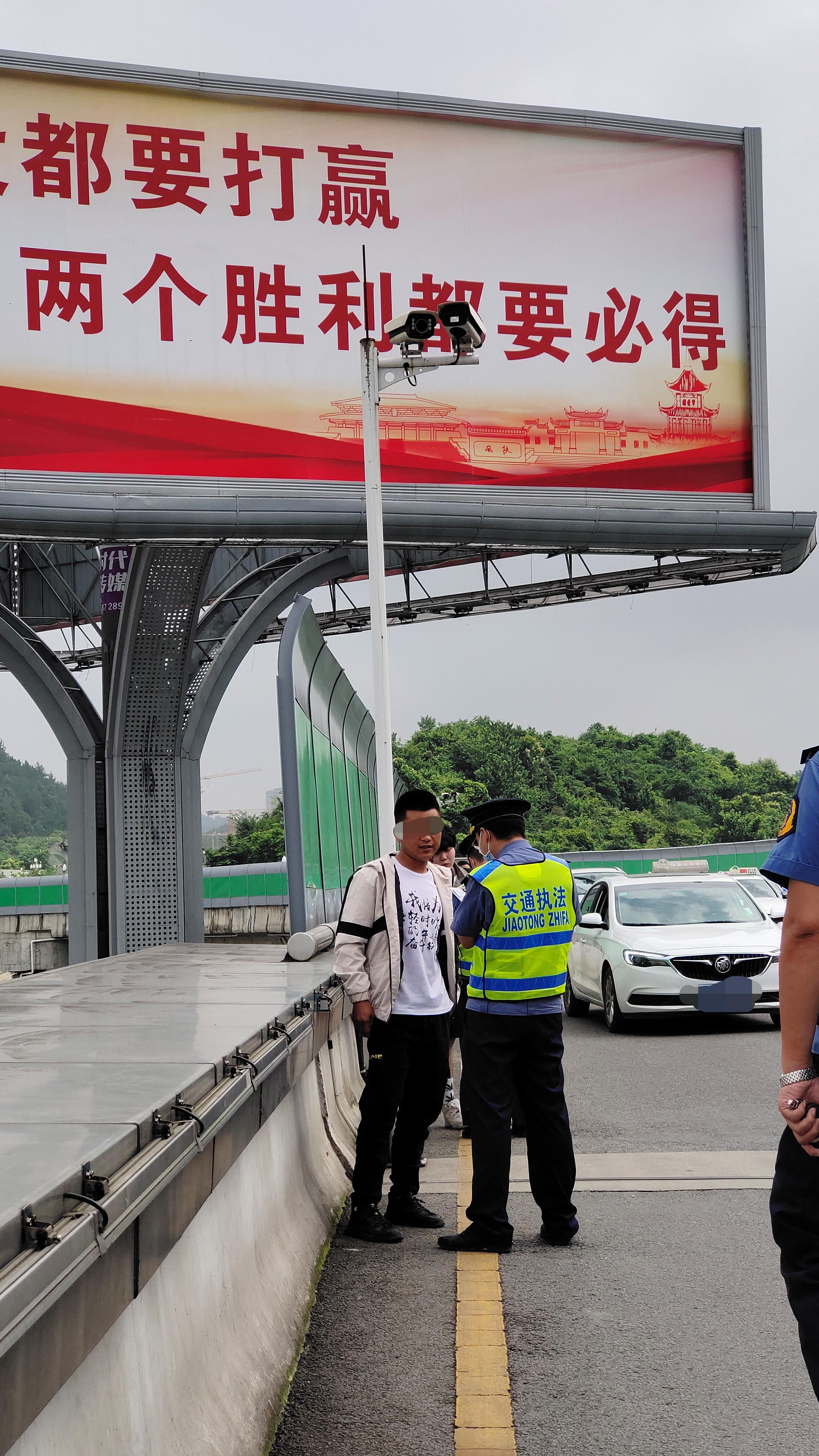 最近贵阳运管查黑车,最近贵阳运管抓黑车视频