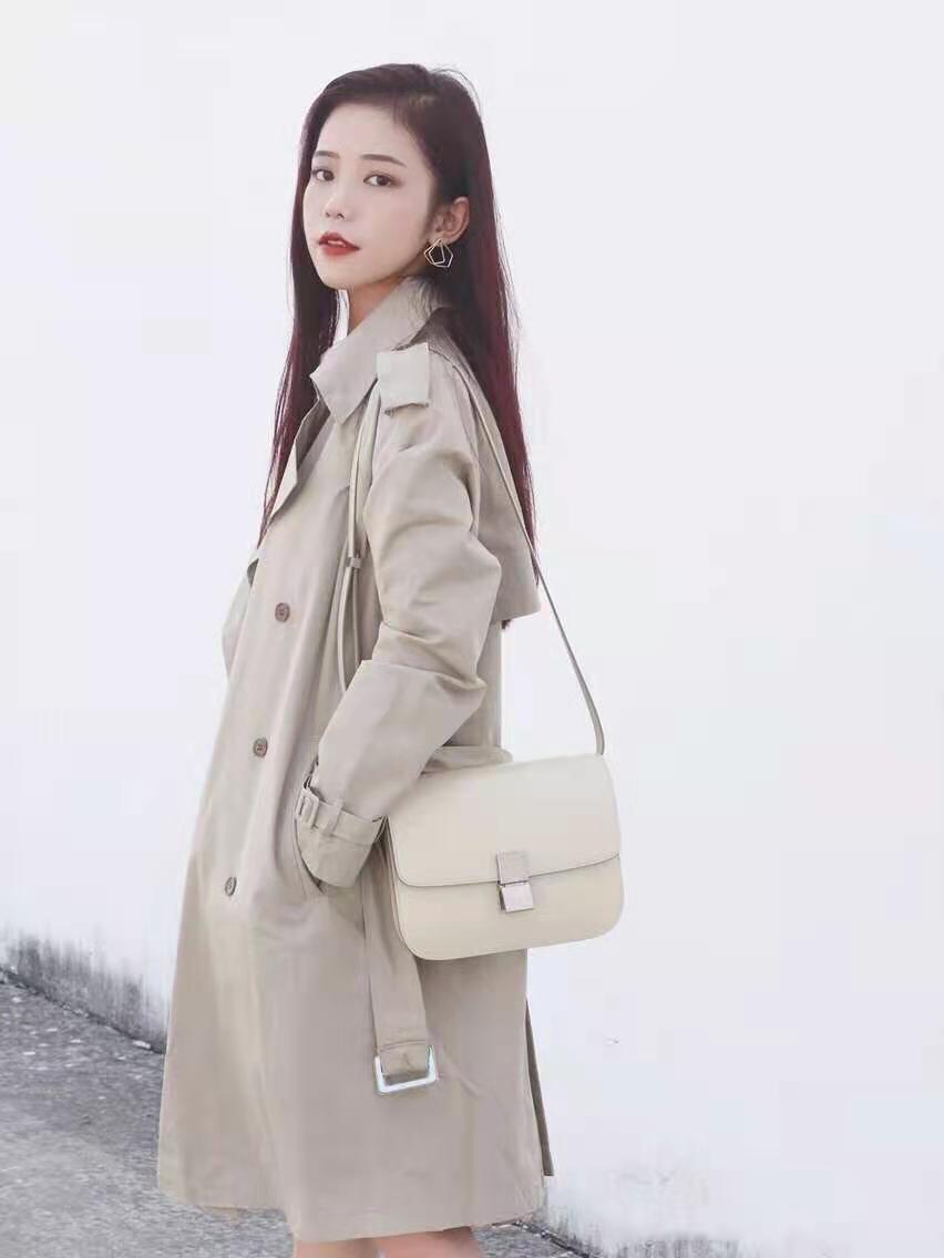 秋季流行的风衣穿搭,秋季风衣经典穿搭