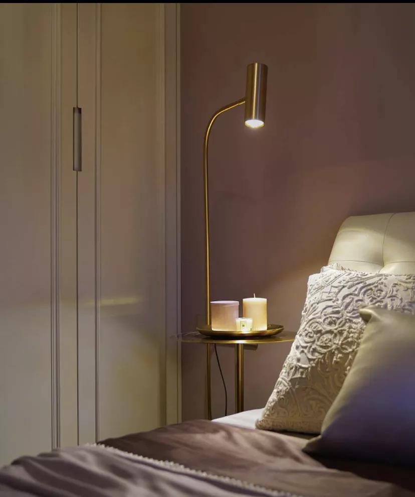 床头柜收纳除了放床头还可以放哪,床头柜里怎么收纳最合理