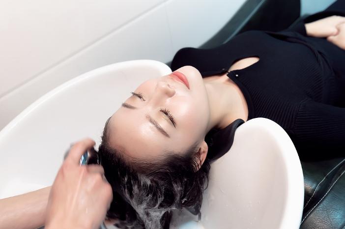 脸上总是爱出油怎么护肤,脸上爱出油怎么办怎么护肤