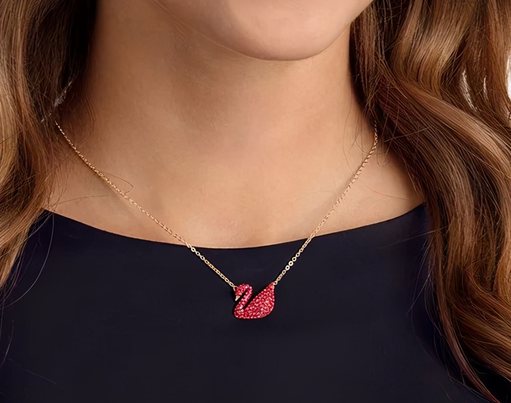 气质女生适合戴什么首饰,施华洛世奇粉色蓝色哪款好看