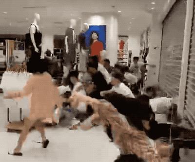 优衣库联名疯抢视频,roylichtenstein联名优衣库