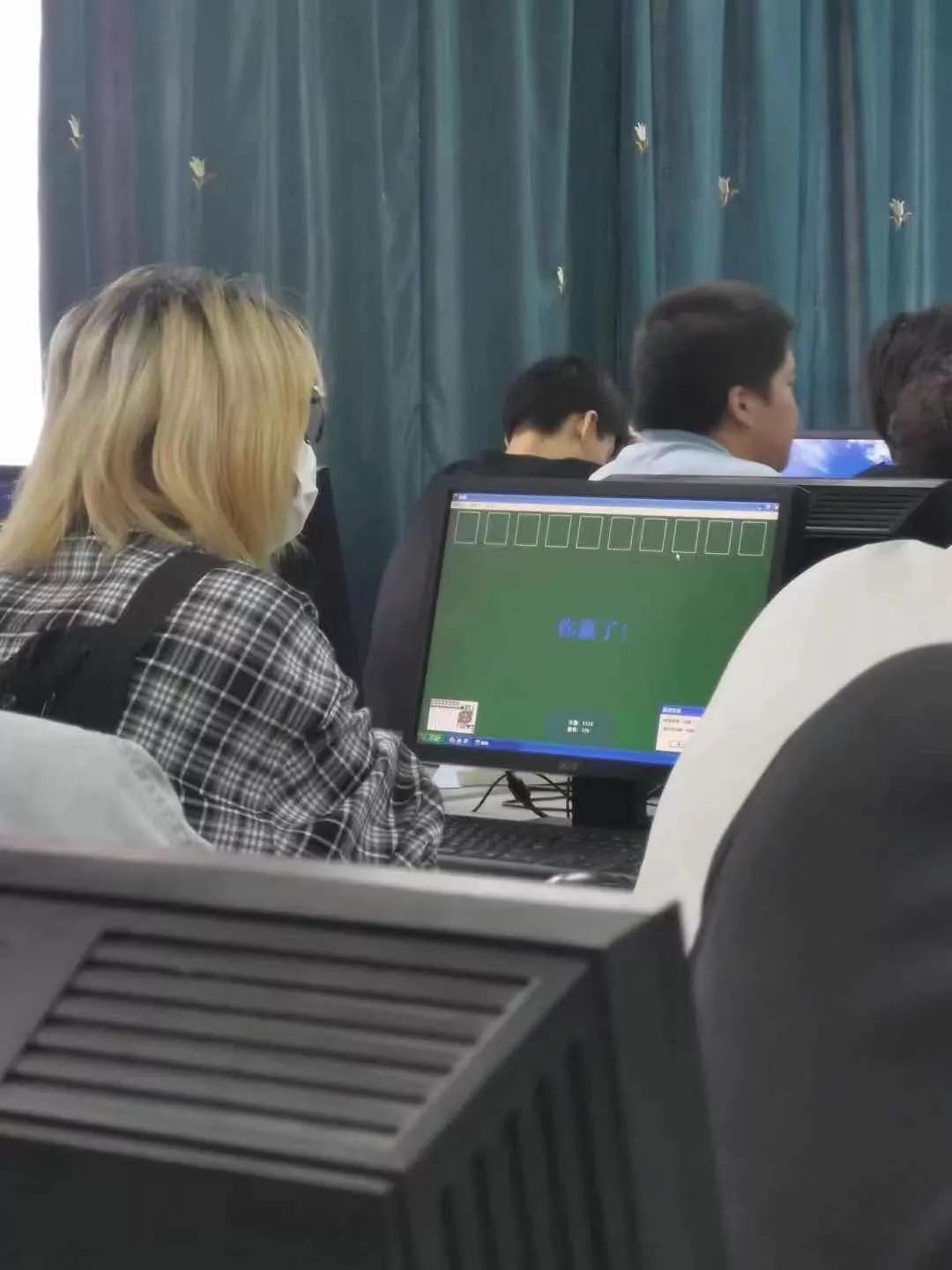 只要上班够土下班就没人认出,只要上班够土下班就认不出来