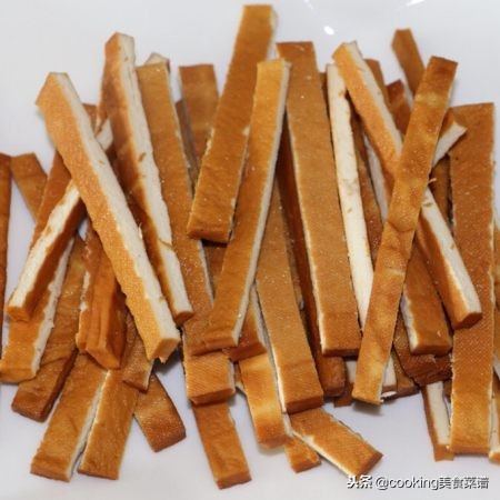 大白菜炒豆干五花肉,豆干炒五花肉教学视频