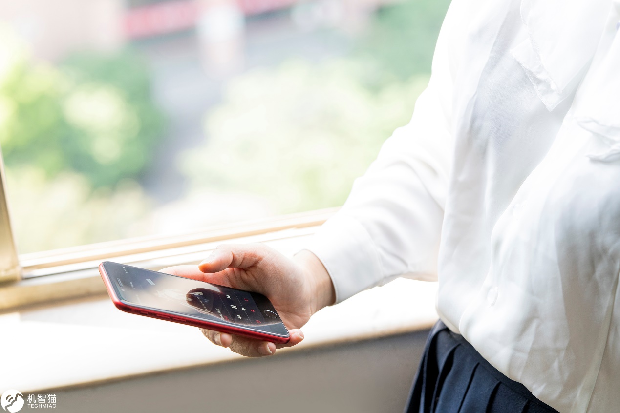 iphonese对比安卓哪个好,新款iphonese入手体验