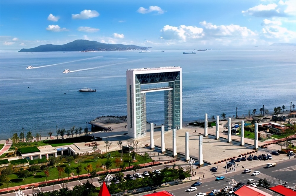 山东一绝美三线小城：临海又宜居，人均GDP10万房价1.3万