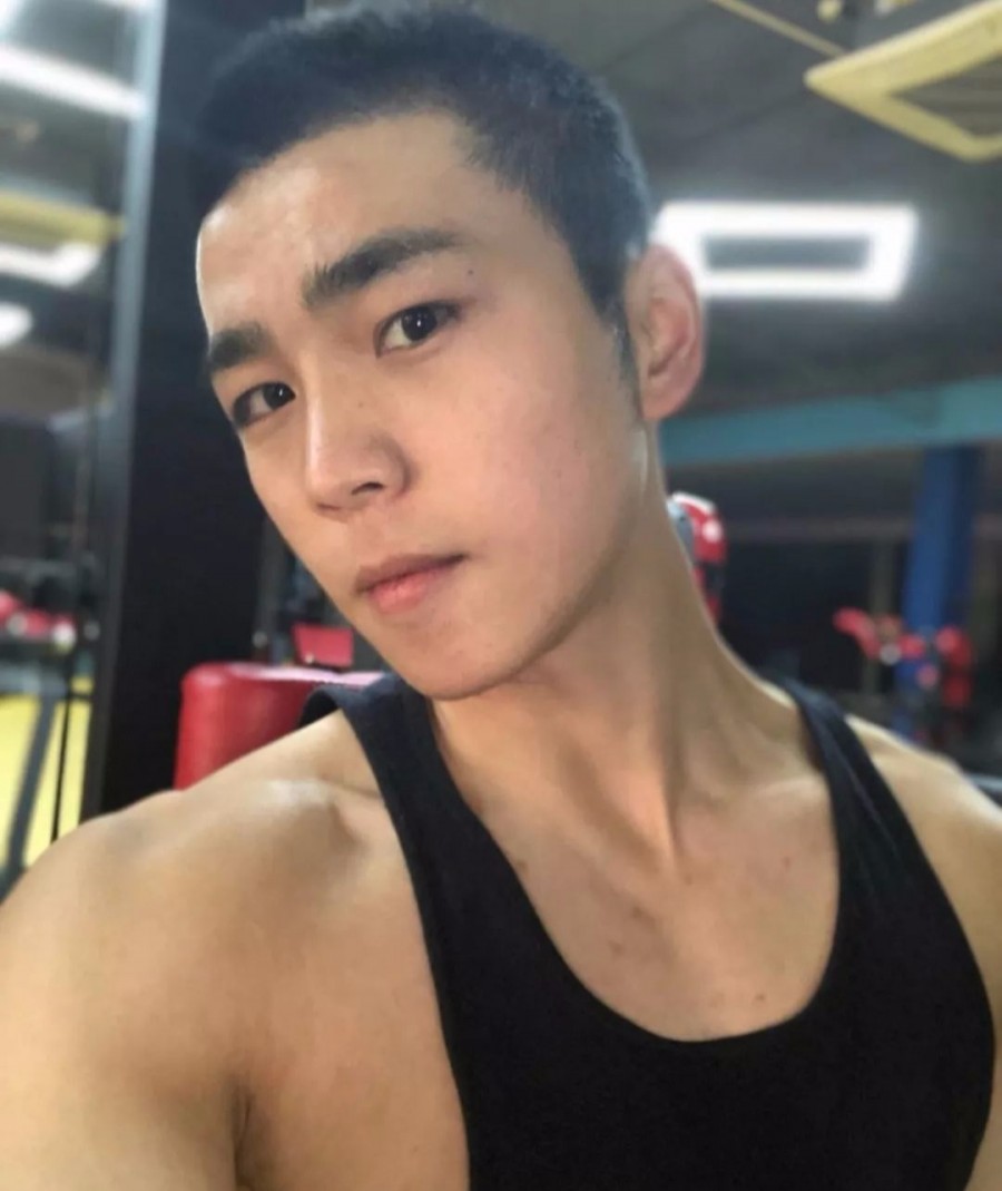 男发两侧不露头皮修剪技巧,男生发质细软塌适合怎么剪