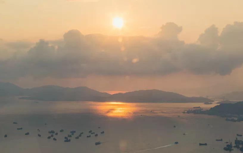 漫步香港街头感受港岛风景,逛整个香港要多长时间