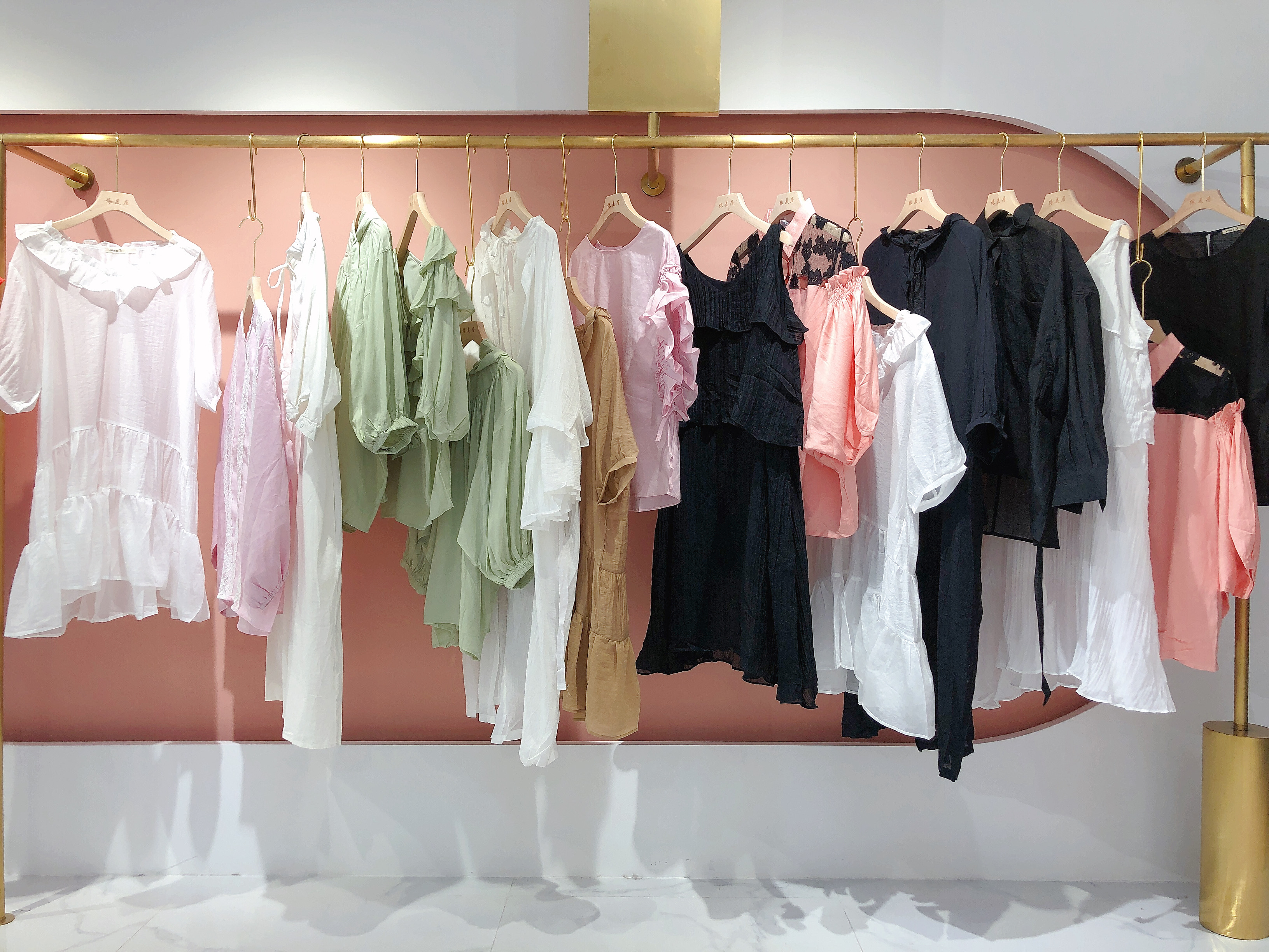 服装尾货哪里批发市场最便宜,品牌服装专业尾货批发市场