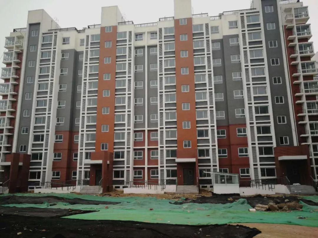 为什么有的回迁房不要交物业费,为什么有回迁户的房子不能买