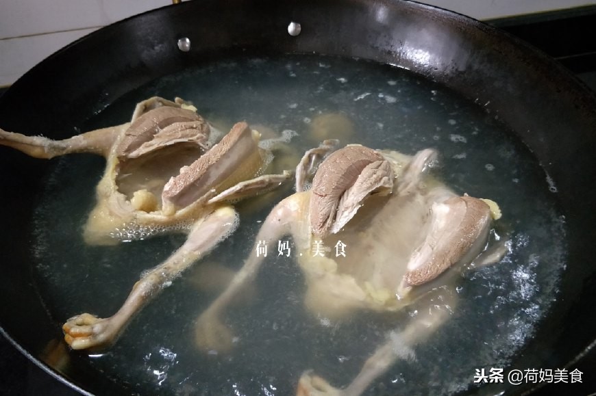 炖鸽子不要焯水是什么意思,炖鸽子需要改刀吗