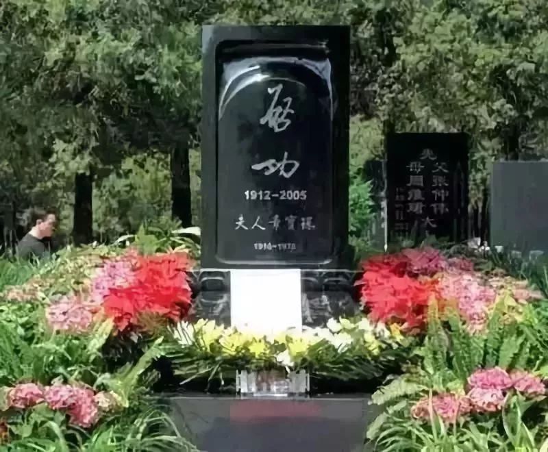 捐万贯家财却住10平小屋的“国宝”，他和“姐姐”的爱情太惊艳