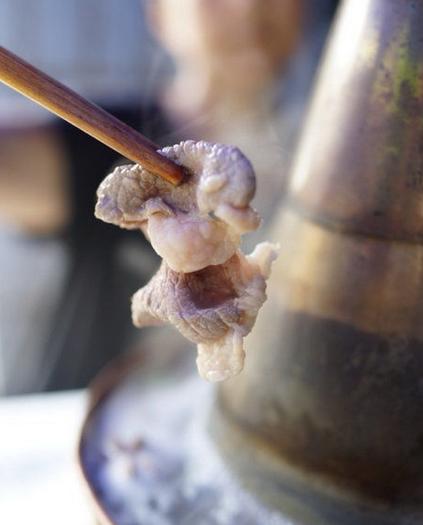 老北京涮羊肉：在胡同间寻觅，只为了这一口魂牵梦绕的涮肉