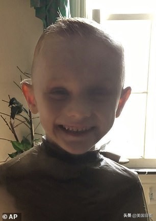 15岁英国男孩被家暴致死,外国男孩被家暴致死