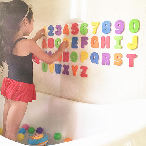 宝宝突然一洗澡就哭是怎么回事,宝宝洗澡哭得可伤心了