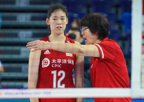 女排小将朱婷成长过程,女排小将20岁