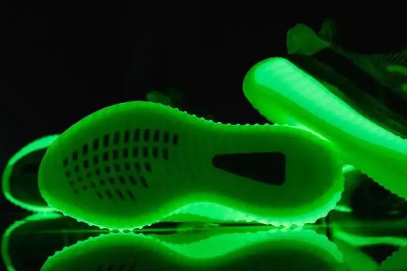 aj和yeezy的鞋子 (夜光aj刮刮乐)