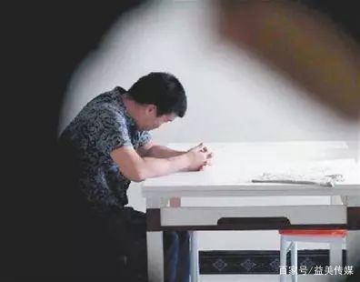 她是两千多孩子的“彩虹妈妈”，为服刑人员未成年子女撑起一片天