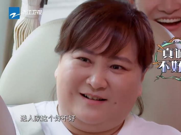 贾玲瘦脸瓜子脸,鞠婧祎教贾玲扎马尾