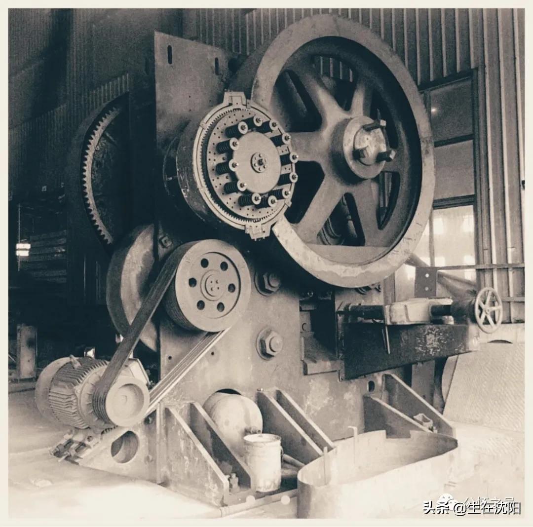 宀佹湀閽╂矇,鏃ユ湰涓滄磱鏈烘閲戝睘鏍紡浼氱ぞ