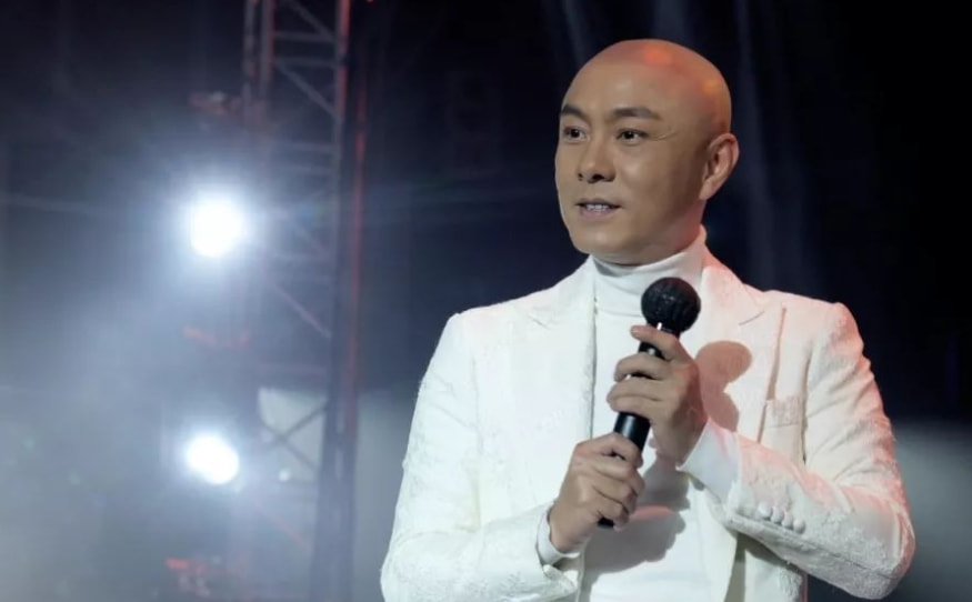 张卫健影视剧被打,年轻时候的张卫健光头