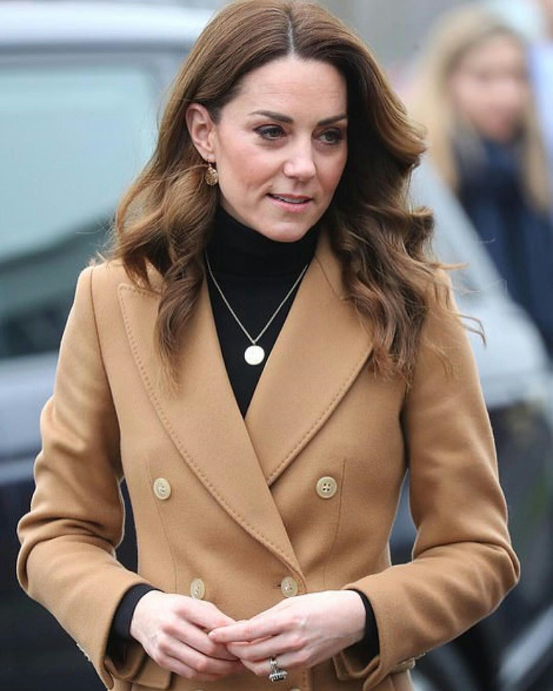 英国王妃凯特最新服装zara,凯特王妃最新出席活动戴的珠宝