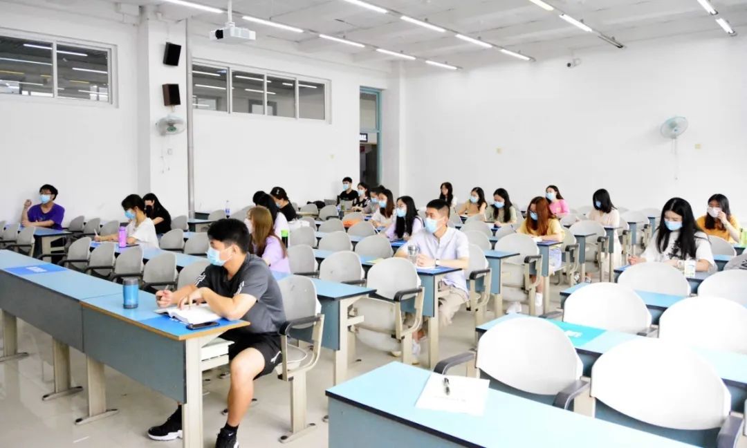 回顾：全面线下复课第一周，这依旧是你熟悉的西财课堂！