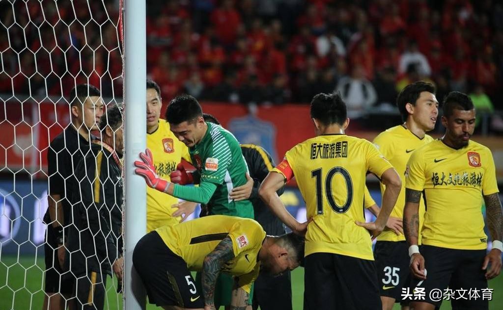 在恒大拿百万年薪却鲜有出场！0转会费加盟球队，迎娶美丽娇妻