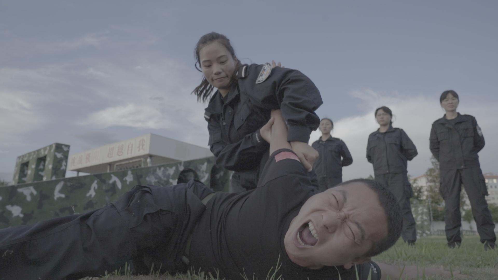 缉毒一线女毒贩,缉毒女警亲述卧底11年