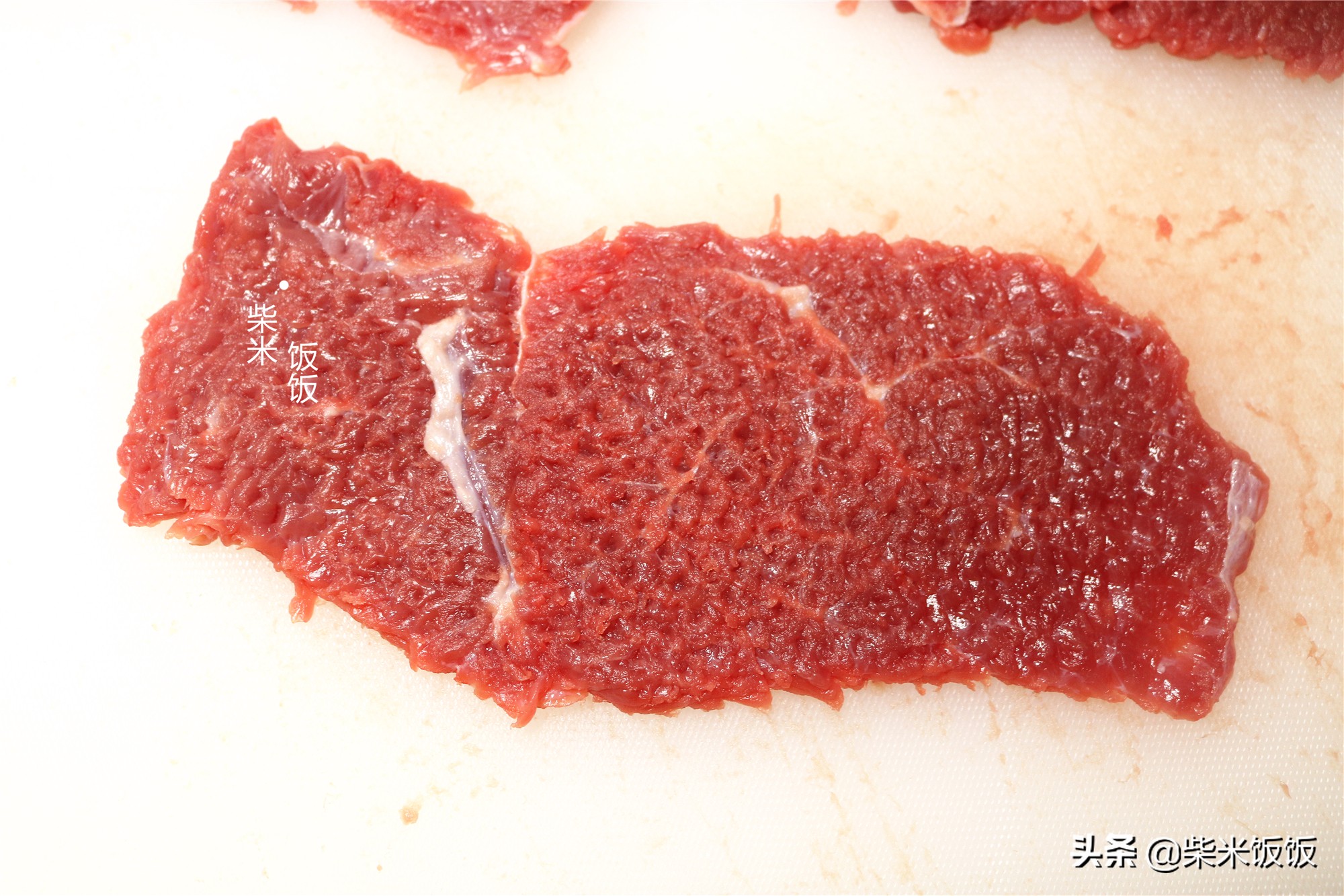 自己做牛排需要买哪个部位的牛肉,新鲜牛肉做牛排怎么腌制好吃又嫩