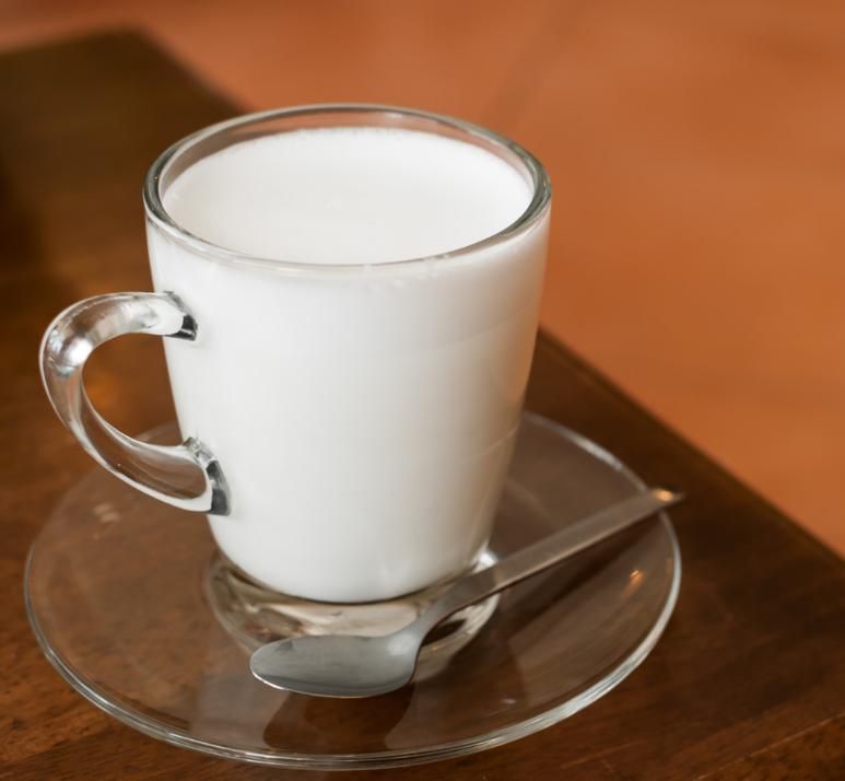 双胞胎姐妹越长大越分不清,一对双胞胎姐妹的年龄差距