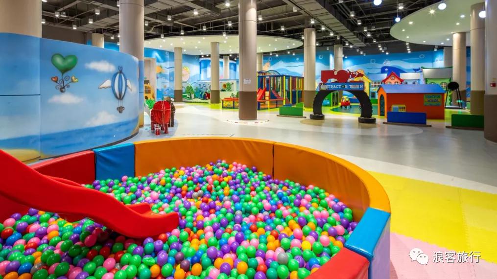 这里是集酒店、商场、餐饮、游乐园、探险王国一体的三亚度假酒店