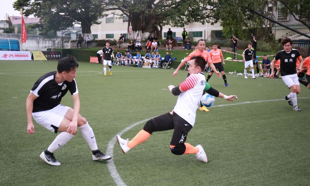 三五好友一起运动一起流汗,五人制足球赛基本战术规则